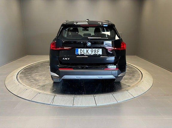 BMW iX1 4 of 5