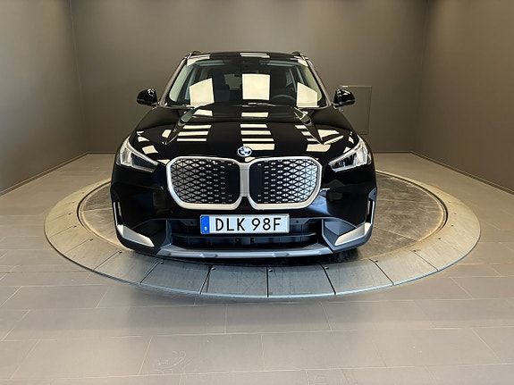 BMW iX1 8 of 20