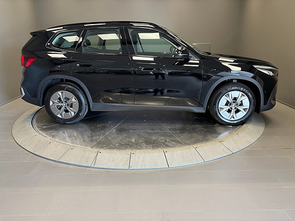 BMW iX1 6 of 20