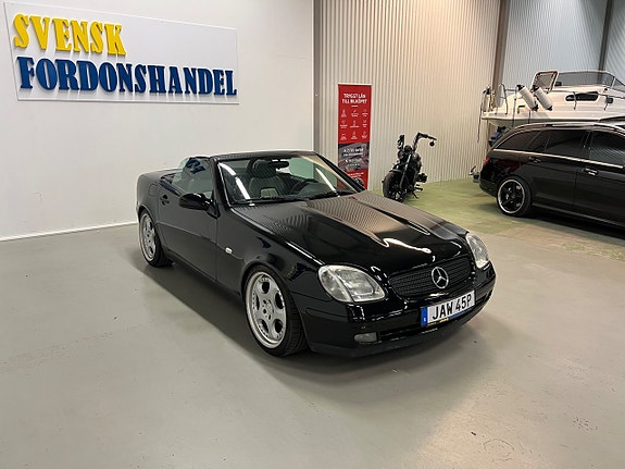 Mercedes-Benz SLK200 4 of 5