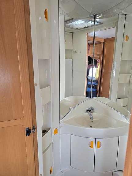 Knaus Royal 2000 TL *Långbäddar *Alde *Förtält *Fullbredd 21 of 24