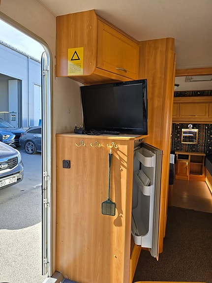 Knaus Royal 2000 TL *Långbäddar *Alde *Förtält *Fullbredd 12 of 24