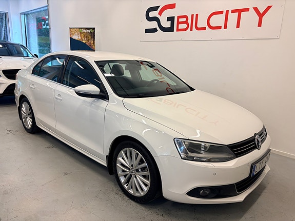 Volkswagen Jetta 2 of 5