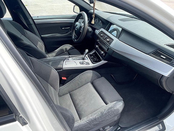 BMW 523i 10 of 22