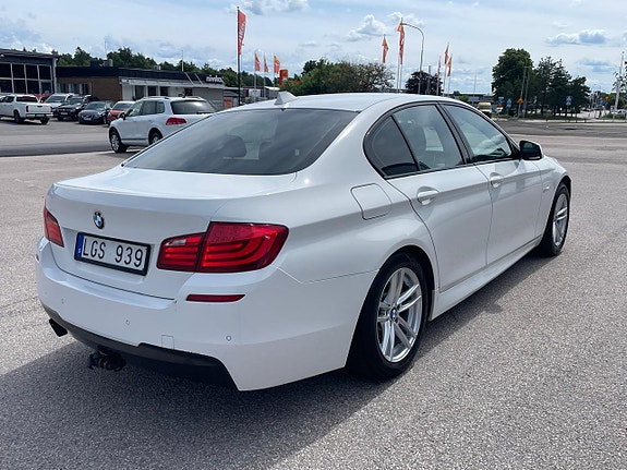 BMW 523i 3 of 5
