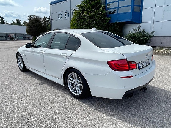 BMW 523i 2 of 5