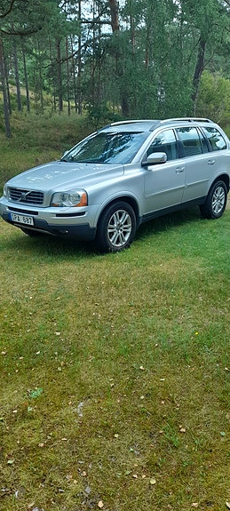 Volvo XC90 2 of 5