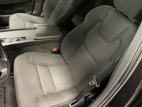 Volvo XC60 4 of 5