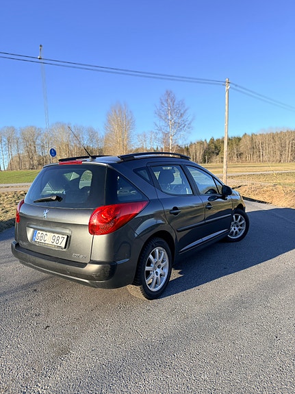 Peugeot 207 SW 3 of 5