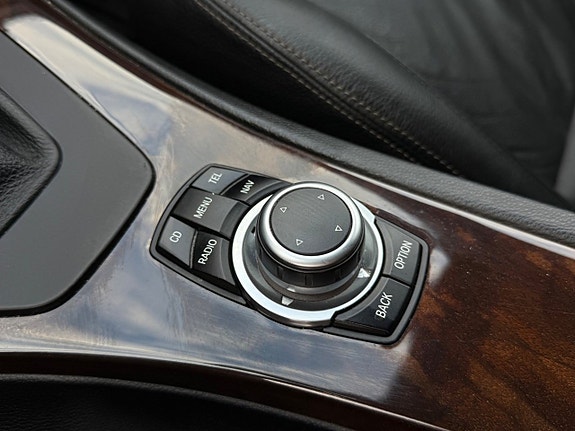 BMW 335i 19 of 28