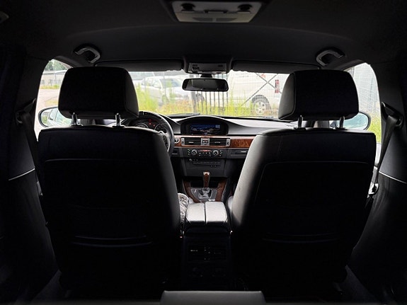BMW 335i 25 of 28