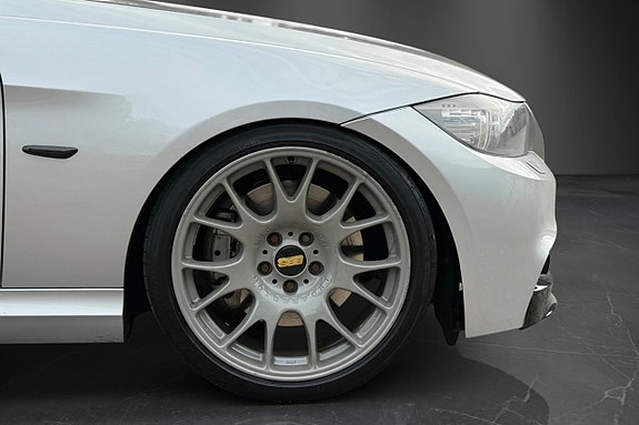 BMW 335i 4 of 28