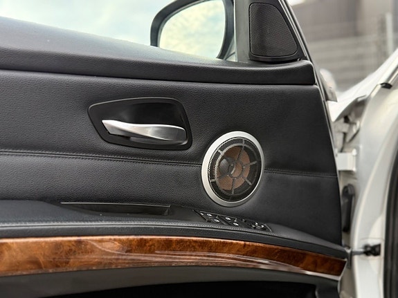 BMW 335i 23 of 28