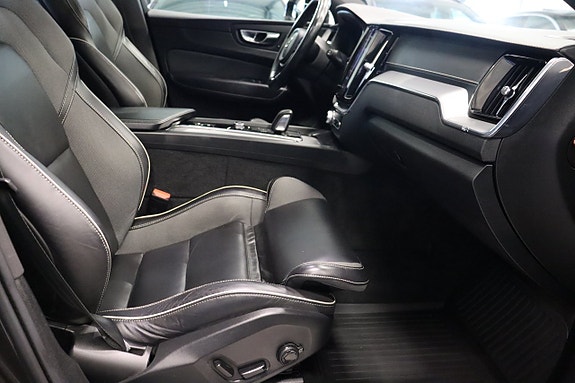 Volvo XC60 12 of 30