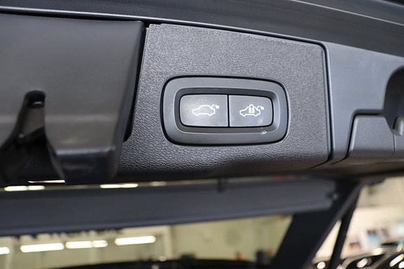 Volvo XC60 8 of 30
