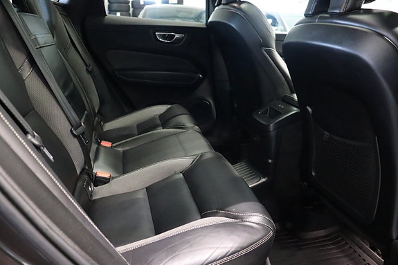 Volvo XC60 14 of 30
