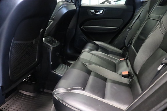 Volvo XC60 13 of 30