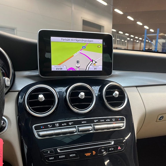 Mercedes-Benz C200 12 of 12