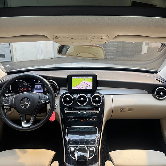 Mercedes-Benz C200 9 of 12