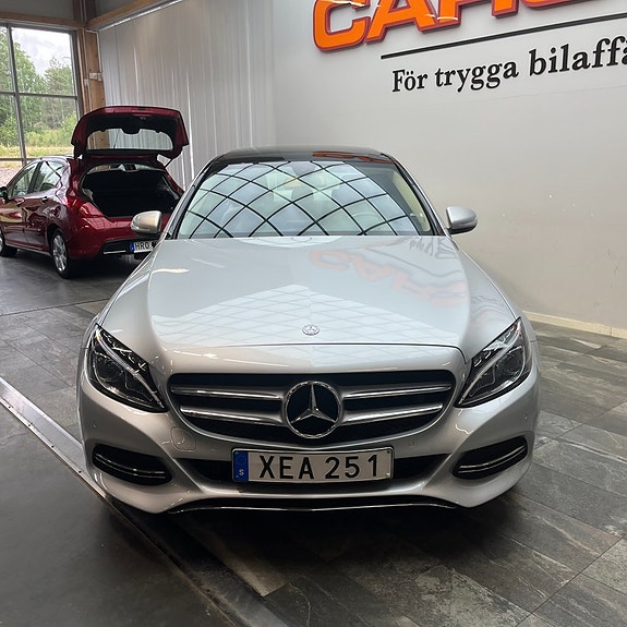 Mercedes-Benz C200 6 of 12