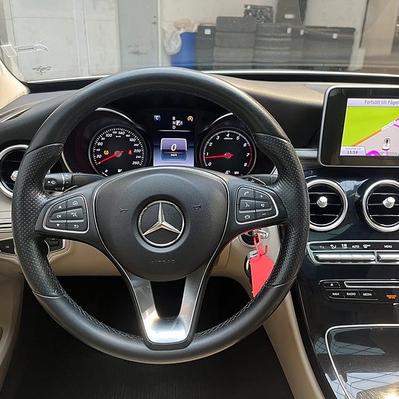 Mercedes-Benz C200 10 of 12