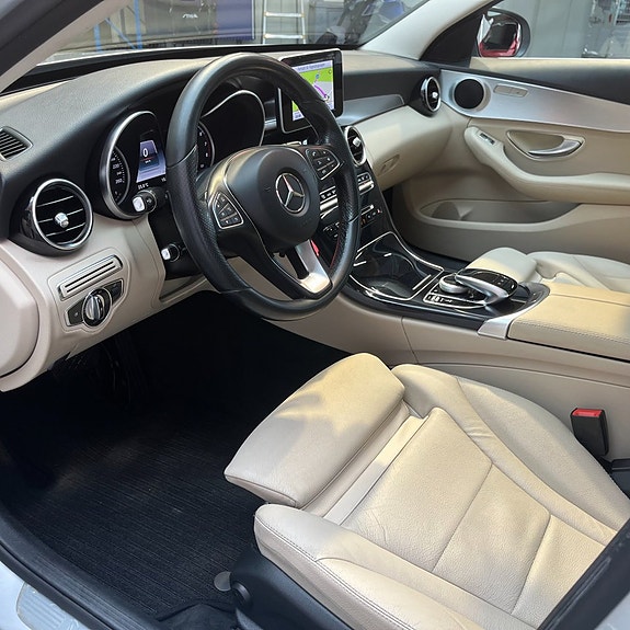 Mercedes-Benz C200 8 of 12