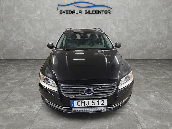 Volvo V70 2 of 15