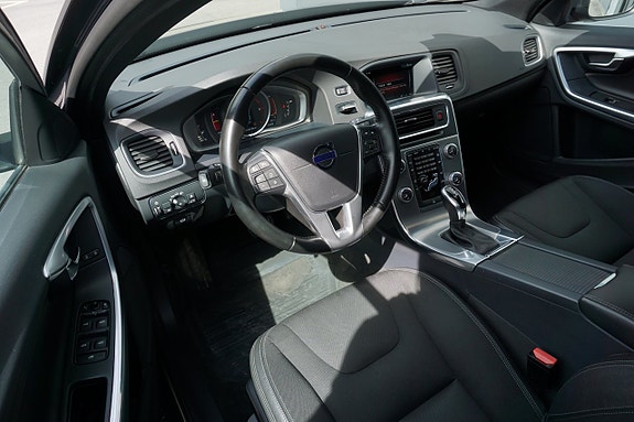 Volvo V60 14 of 24