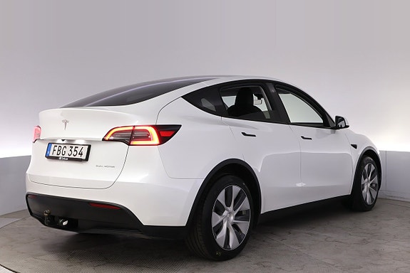 Tesla Model Y 5 of 5