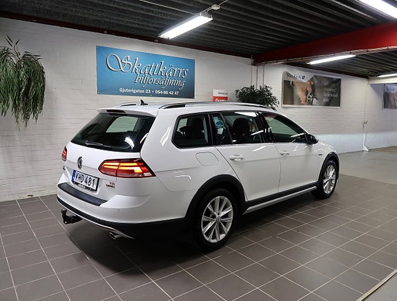 Volkswagen Golf Alltrack 3 of 5