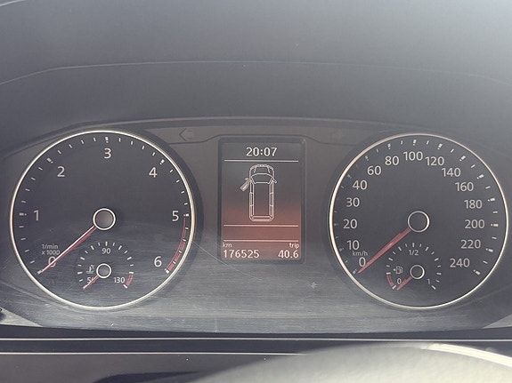 Volkswagen Transporter 10 of 12
