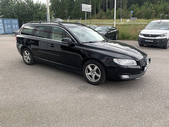Volvo V70 2 of 10