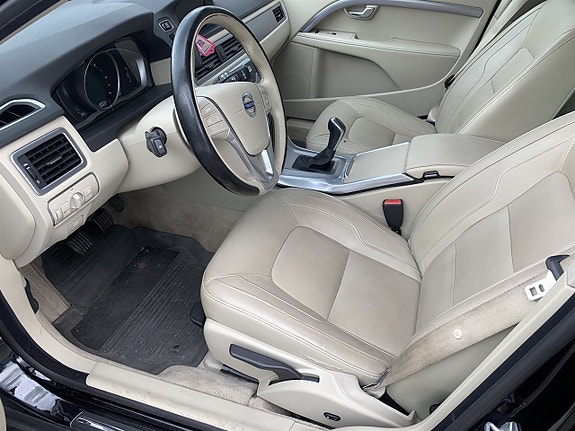 Volvo V70 8 of 10