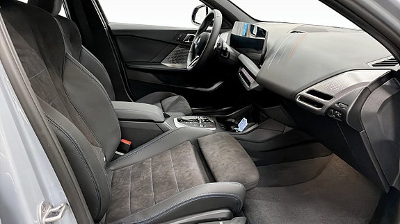 BMW 120 3 of 5