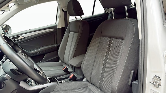 Volkswagen T-Roc 8 of 12