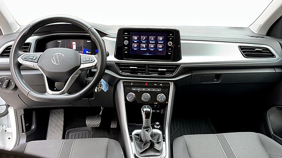 Volkswagen T-Roc 10 of 12