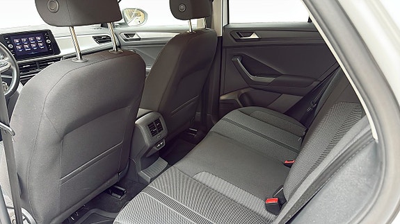 Volkswagen T-Roc 11 of 12