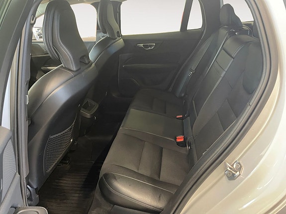 Volvo V60 14 of 23