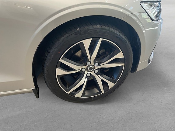 Volvo V60 8 of 23
