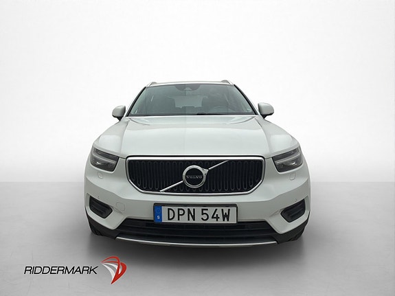 Volvo XC40 2 of 5