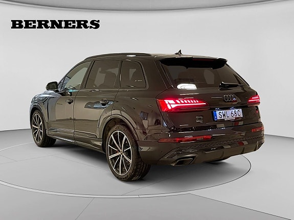 Audi Q7 3 of 5