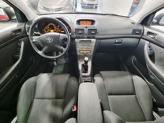 Toyota Avensis 11 of 23