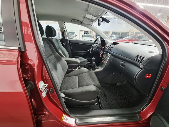 Toyota Avensis 16 of 23