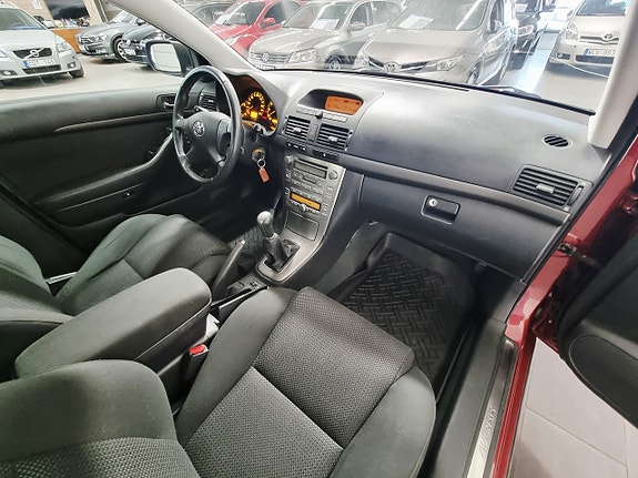 Toyota Avensis 17 of 23