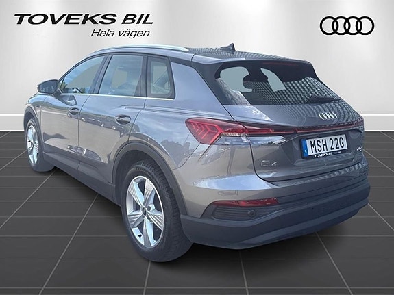 Audi Q4 e-tron 4 of 5