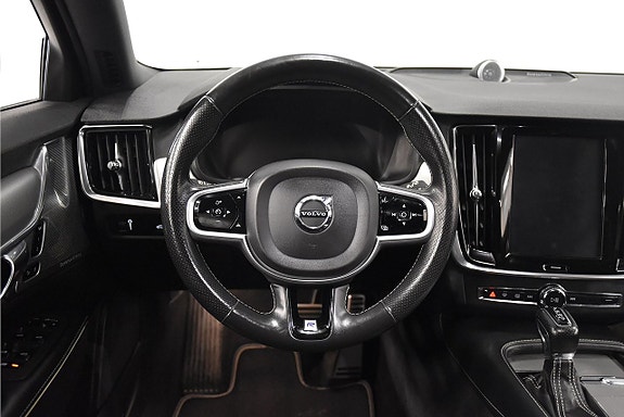Volvo V90 2 of 5