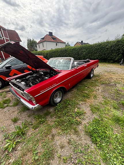 Ford Galaxie 7 of 11