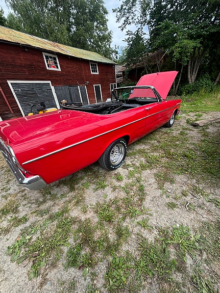 Ford Galaxie 2 of 11