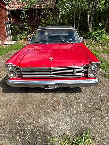 Ford Galaxie 9 of 11