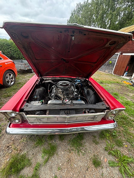 Ford Galaxie 8 of 11